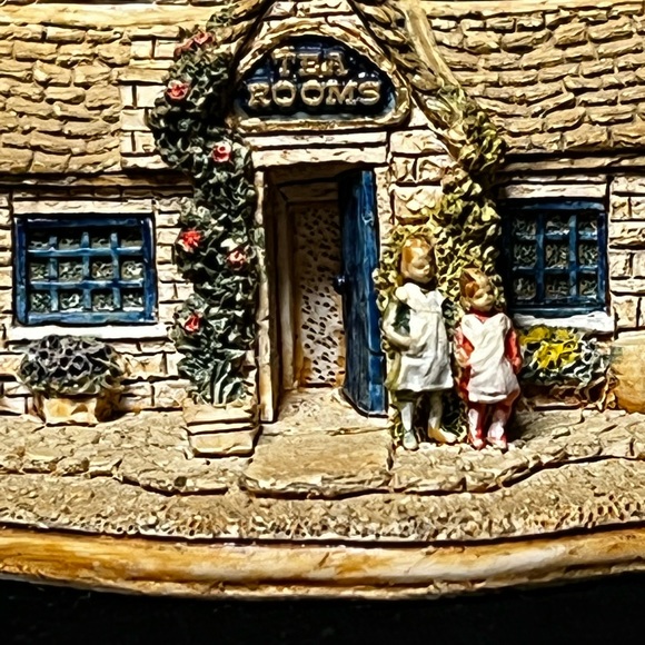 Lilliput Lane | Bo Peep Tea Room | English Tea Room Collection - Picture 6 of 13